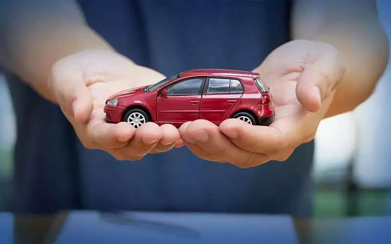 Cầm Ô Tô
